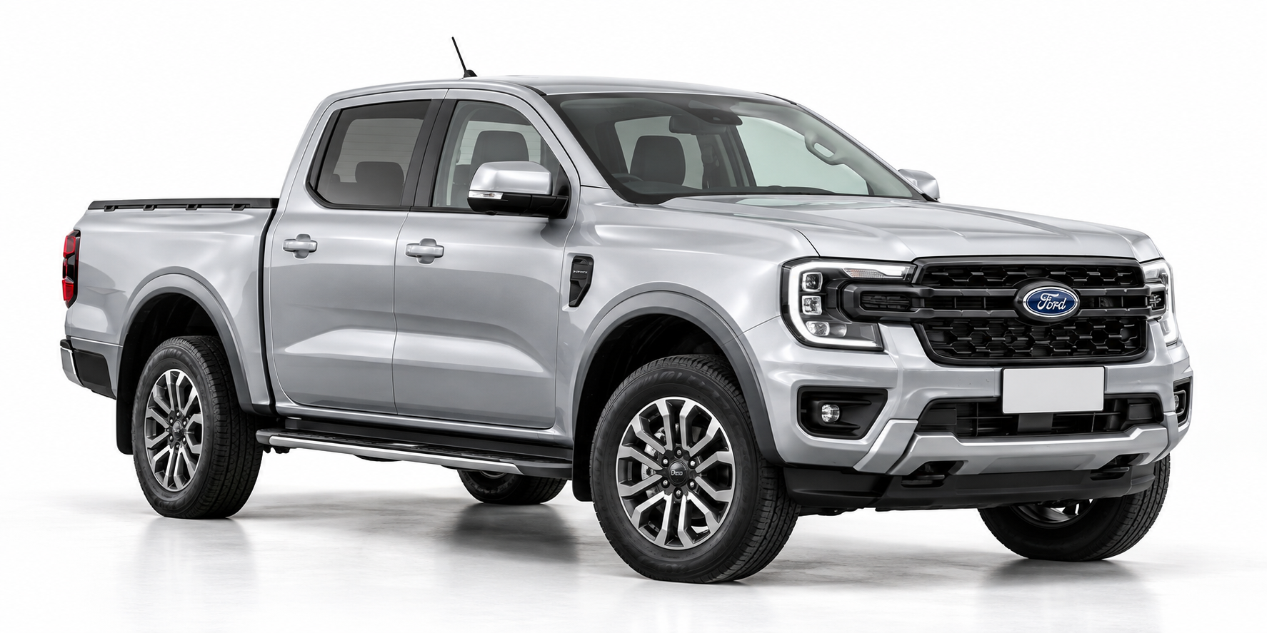 ภาพประกอบ Ford Ranger สีเงิน มุมเฉียงด้านหน้า